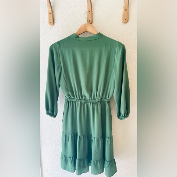 Donna Morgan Tiered Mini 3/4 Sleeve Shirt Dress in Dark Ivy Size 0P - Picture 3 of 3